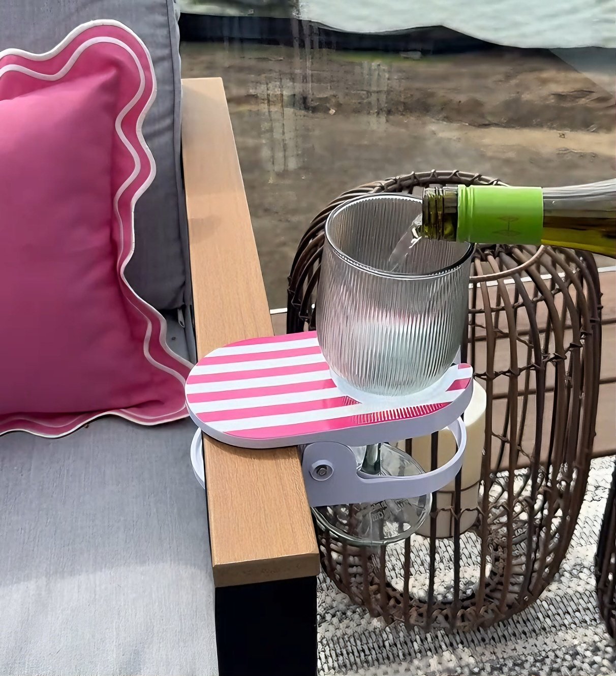 🏖️Clip-On Drink Holder – Secure Your Beverage Anywhere!🍾