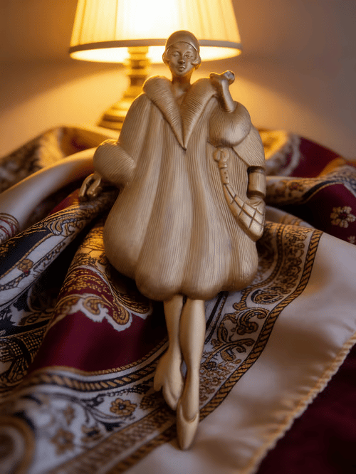 🔥Hot Sale SALE - 💃Vintage 1920s Flapper Girl Movable Figural Brooch