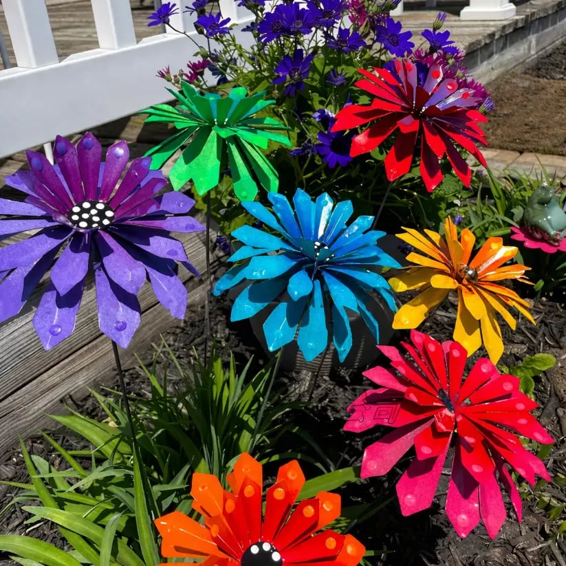 Metal Zinnia Flower Garden Stake