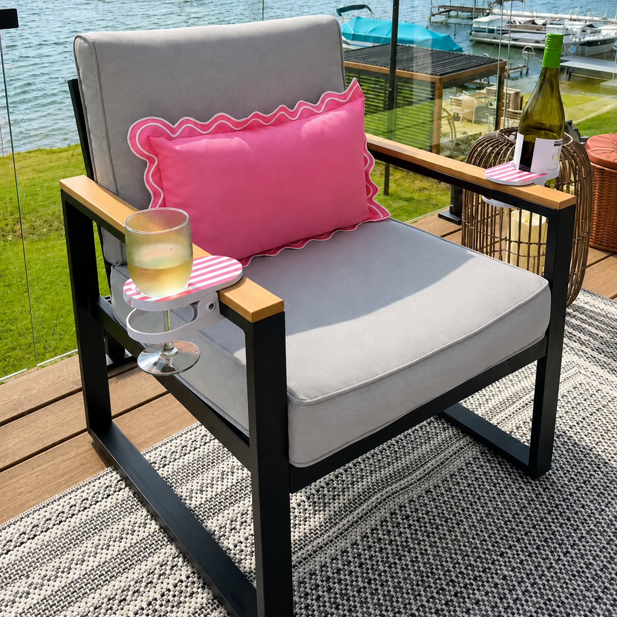 🏖️Clip-On Drink Holder – Secure Your Beverage Anywhere!🍾