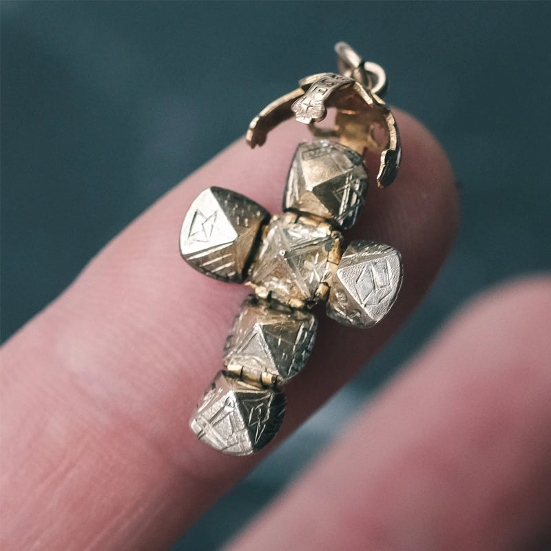 Mini masoński wisiorek w kształcie transformującej się kuli