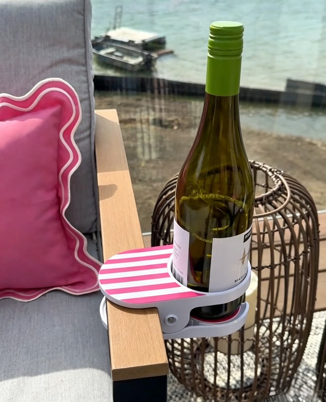 🏖️Clip-On Drink Holder – Secure Your Beverage Anywhere!🍾
