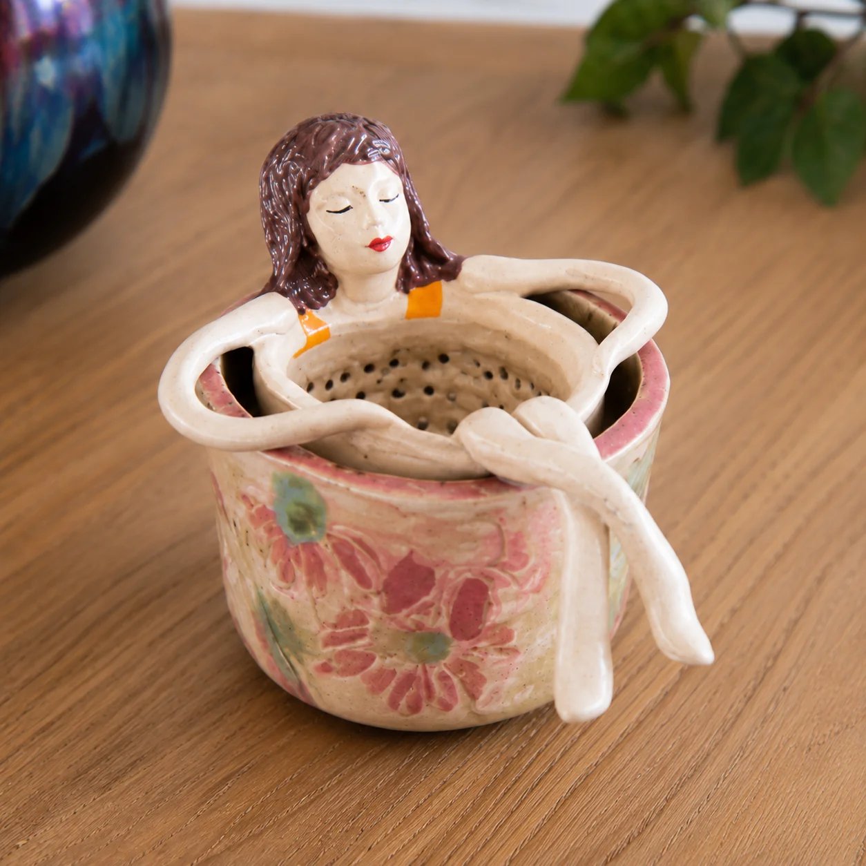☕🌿Whimsical Sitting Lady Ceramic Tea Strainer Collection